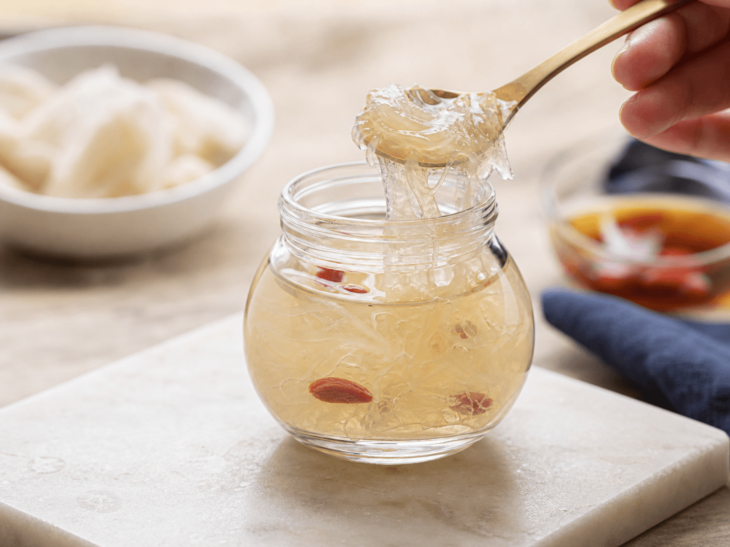 Bird's Nest Bottle used for ready-to-eat stewed bird's nest in a spoonable preparation setting