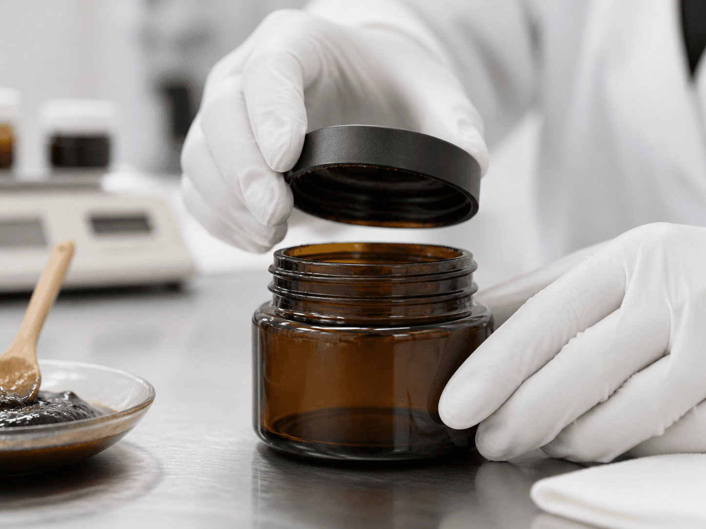 Herbal Paste Jar used for sealing a jar with residue on the rim in a sticky reclosure setting