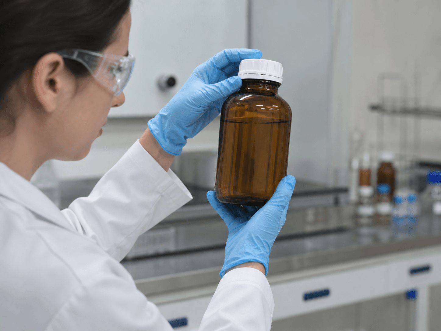 Acid / Alkali Storage Bottle used for contents that give off fumes in a vapor and pressure setting