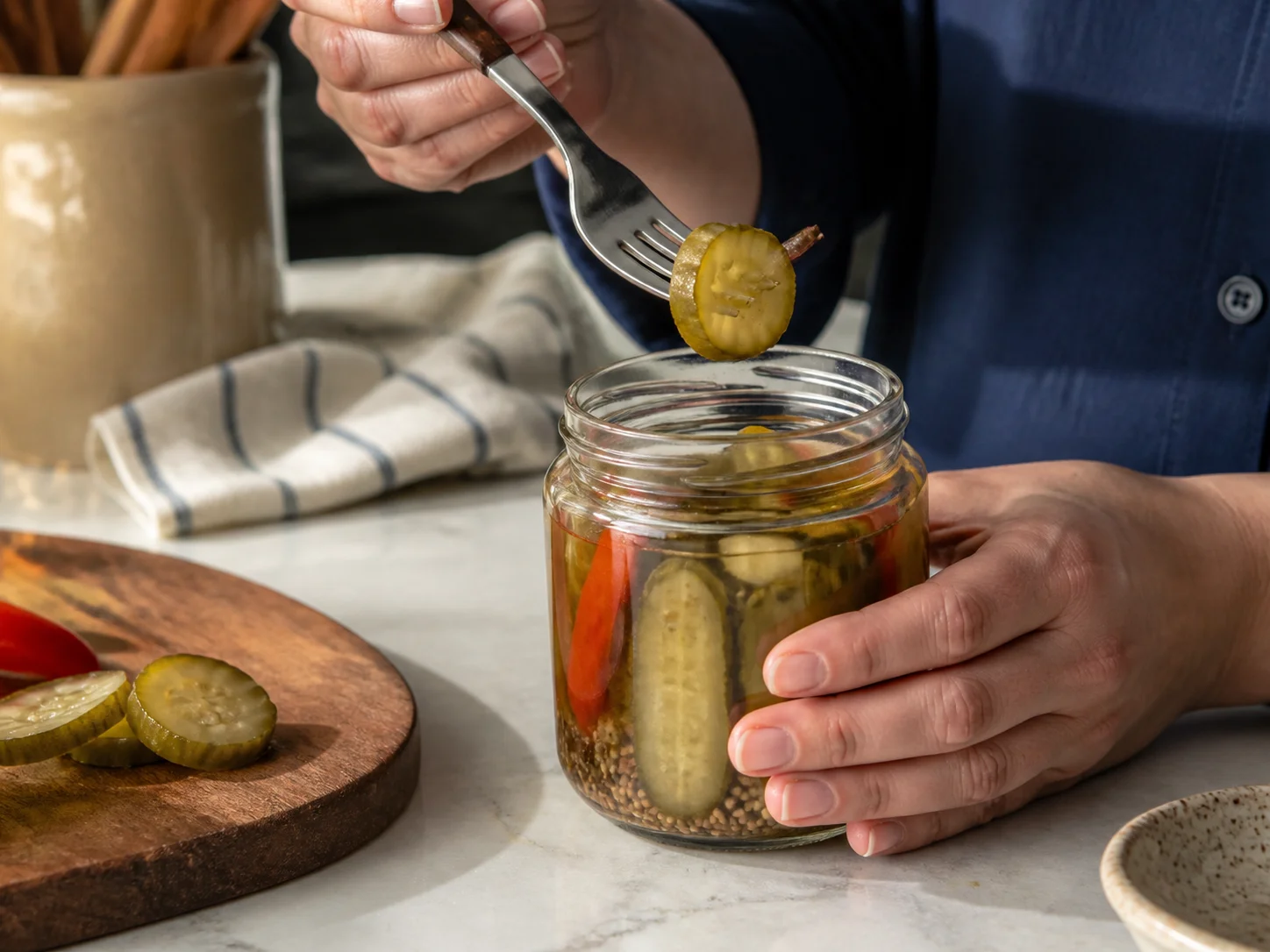 Pot Economy utilisé pour les cornichons, condiments de légumes hachés et légumes marinés, dans une gamme d’aliments acidifiés